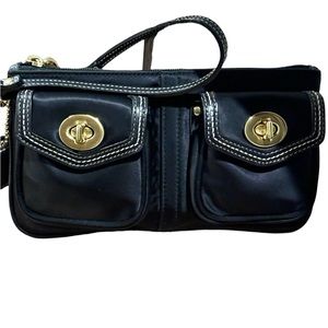 SOLD SOLD SOLD ❌❌COACH NYLON/LEATHER DOUBLE BRASS TURN LOCK WRISTLET